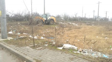 Încep curăţeniile de primăvară. La Medgidia, se promit amenzi. În Mamaia, se intră cu mătura